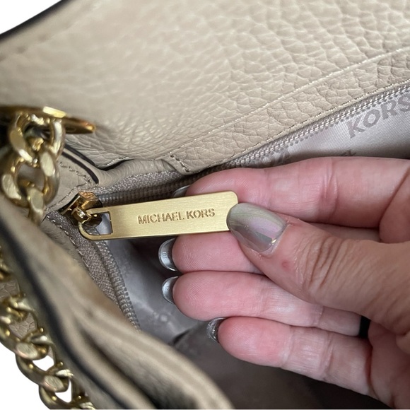 Michael Kors Whipped Chelsea Shoulder Bag - Picture 10 of 16